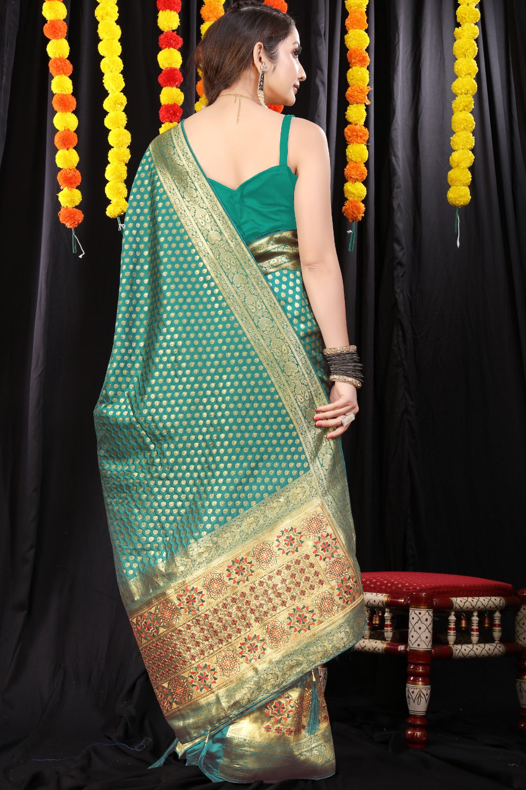 Phenomenal Rama Banarasi Silk Saree With Invaluable Blouse Piece