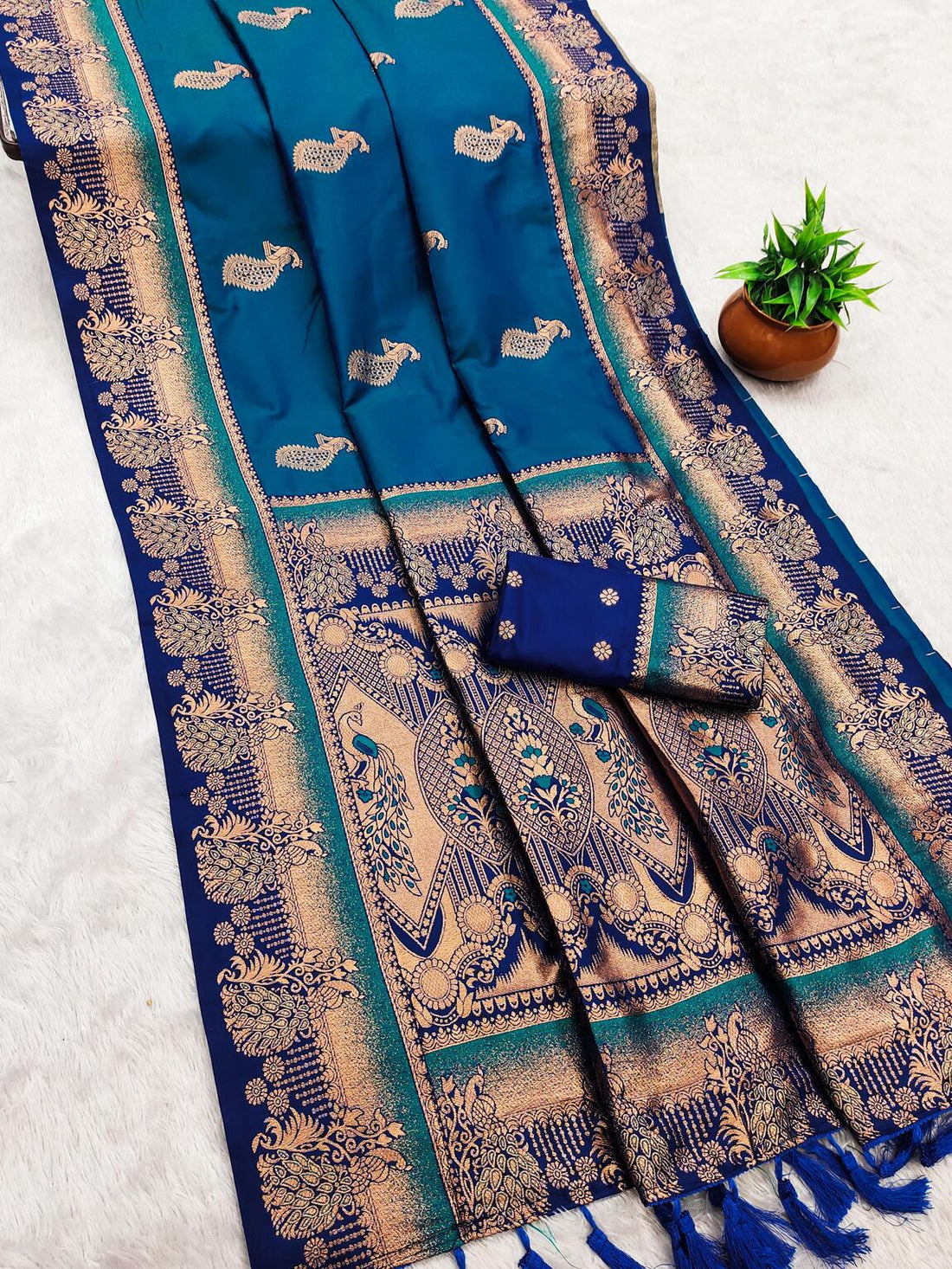 Impressive Blue Paithani Silk Saree With Divine Blouse Piece
