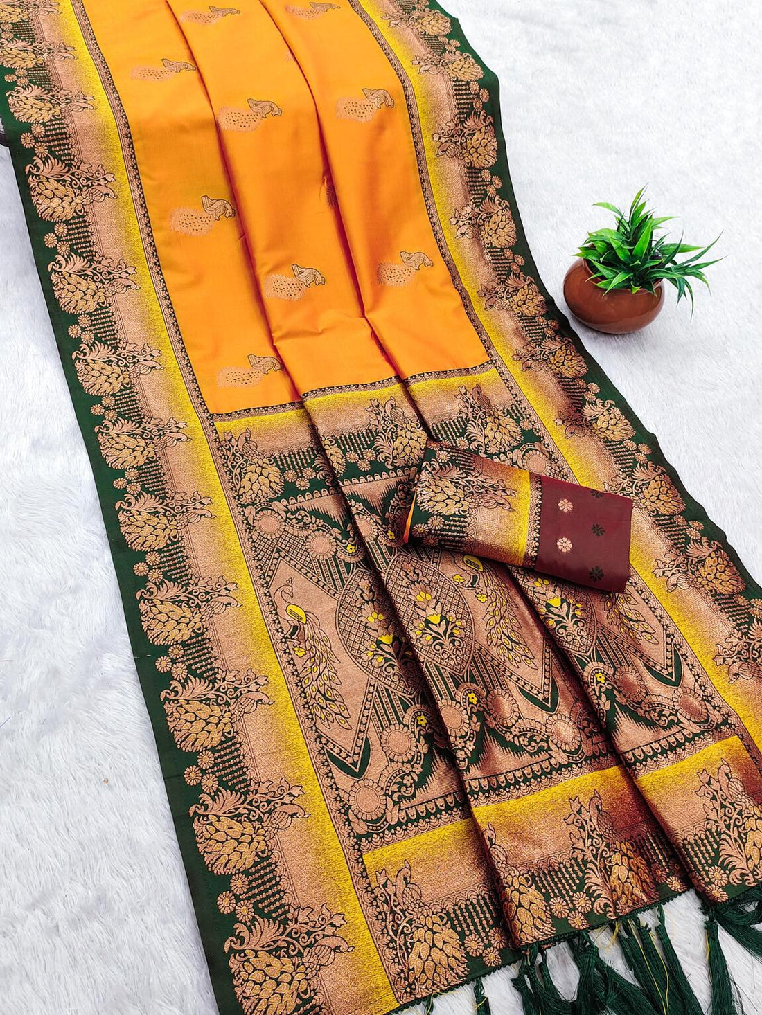 Surreptitious Yellow Paithani Silk Saree With Winsome Blouse Piece
