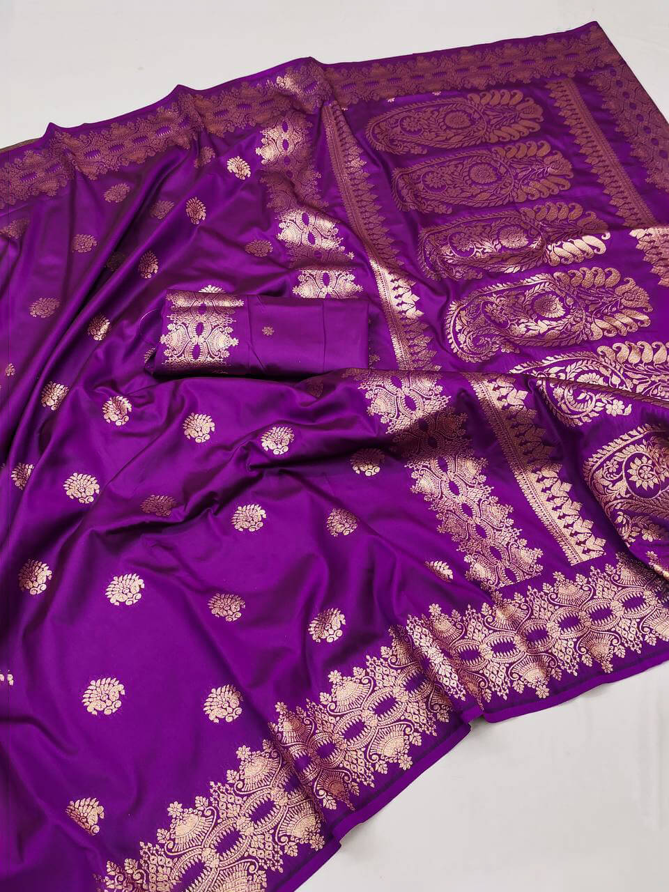 Entrancing Royal Purple Soft Banarasi Silk Saree With Evanescent Blouse Piece