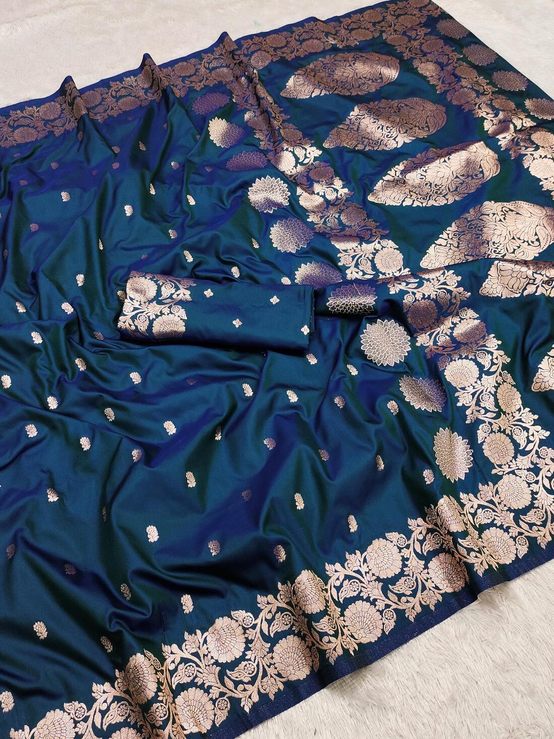 Pulsating Teal Blue Soft Banarasi Silk Saree With Magnetic Blouse Piece
