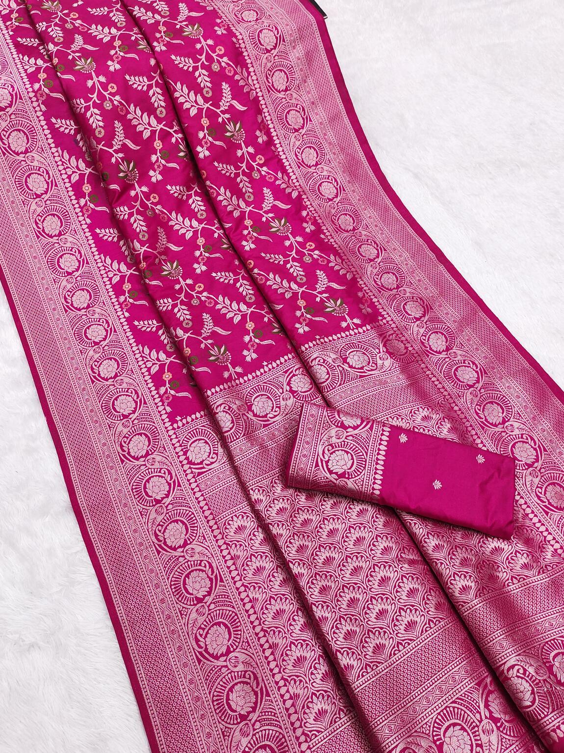 Breathtaking Dark Pink Soft Banarasi Silk Saree With Innovative Blouse Piece