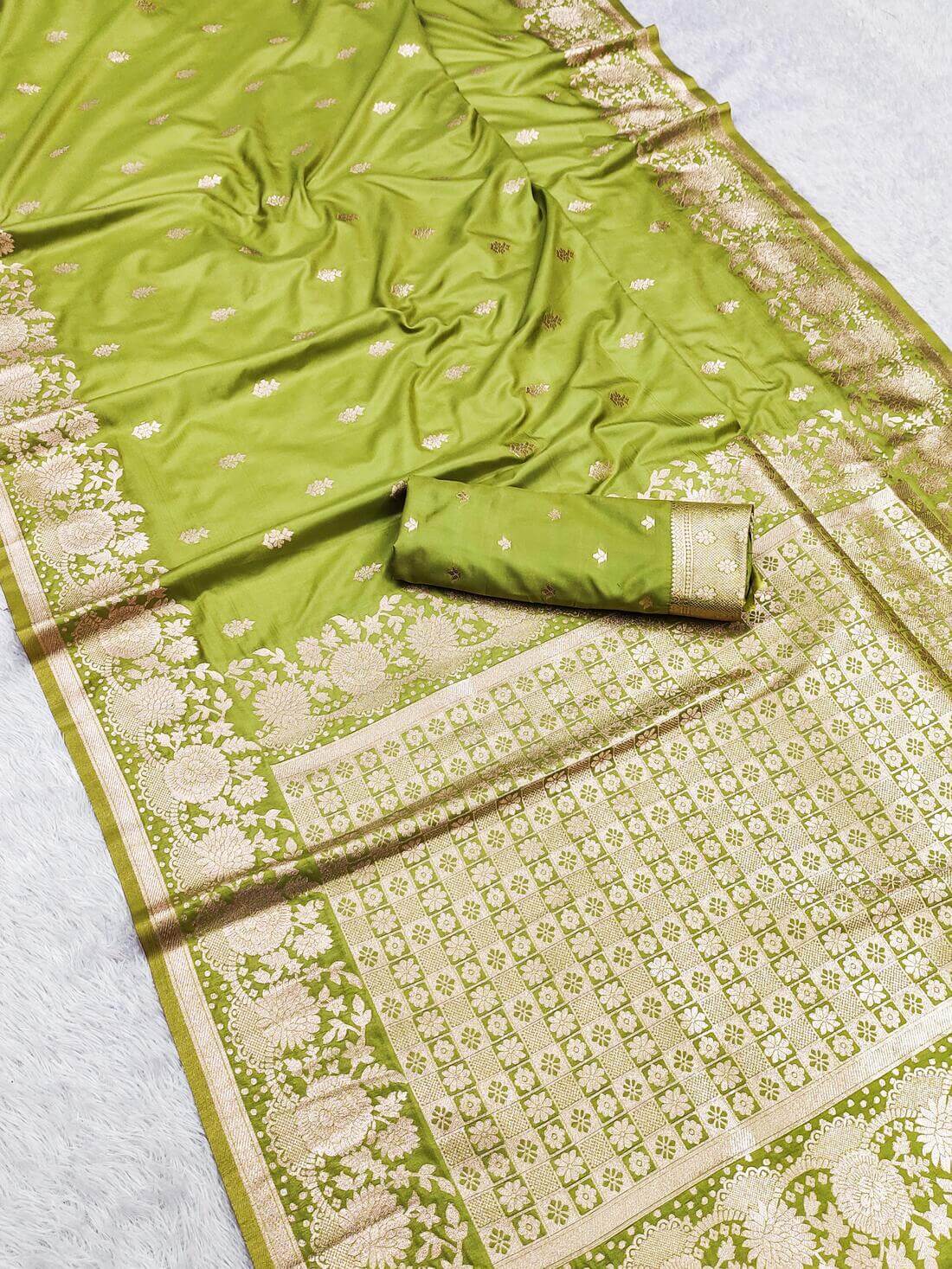 Entrancing Parrot Soft Banarasi Silk Saree With Prodigal Blouse Piece