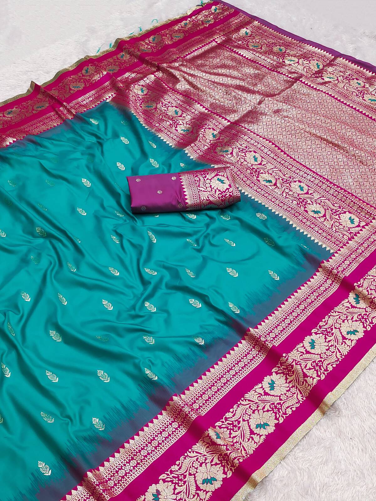 Glorious Firozi Pure Banarasi Silk Saree With Elision Blouse Piece