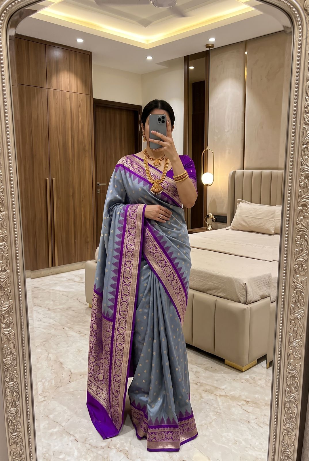 Angelic Grey Pure Banarasi Silk Saree With Enigmatic Blouse Piece