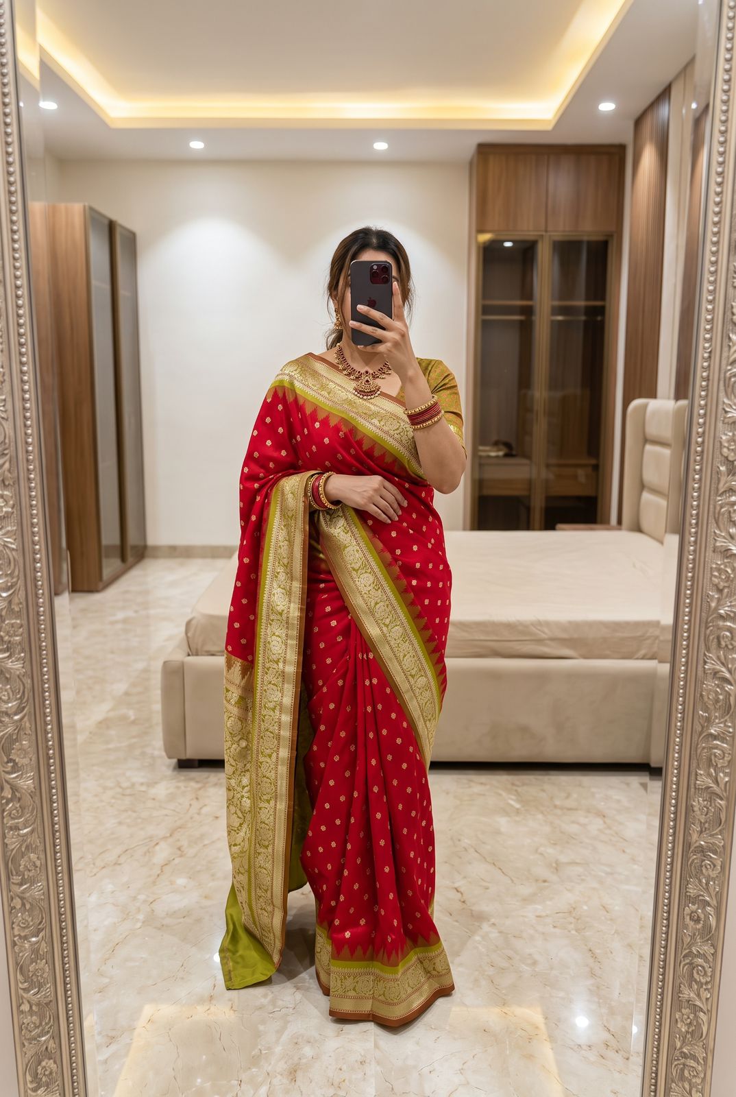 Demanding Red Pure Banarasi Silk Saree With Flattering Blouse Piece