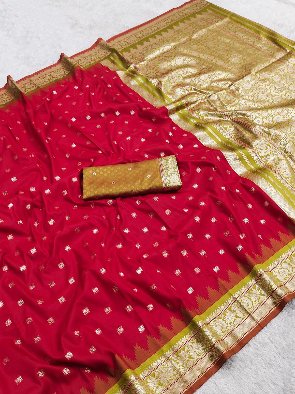 Demanding Red Pure Banarasi Silk Saree With Flattering Blouse Piece