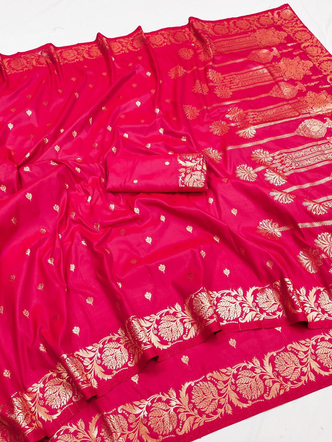 Supernal Dark Pink Soft Banarasi Silk Saree With Lagniappe Blouse Piece