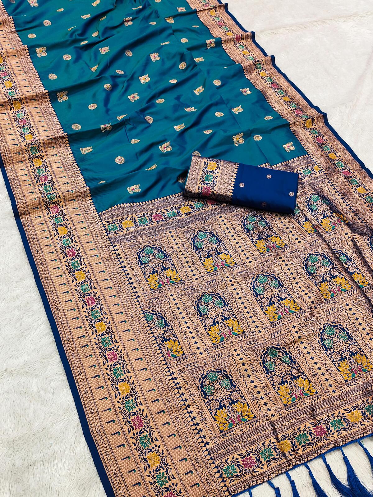 Most Flattering Blue Paithani Silk Saree With Scrupulous Blouse Piece