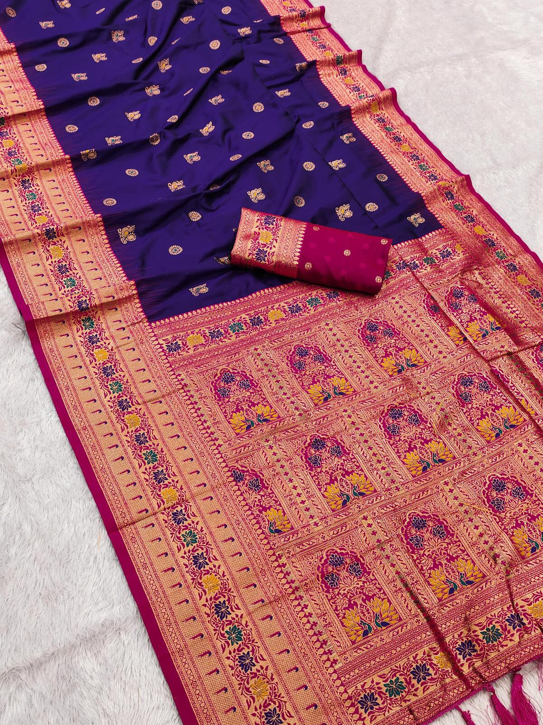 Groovy Navy Blue Paithani Silk Saree With Winsome Blouse Piece