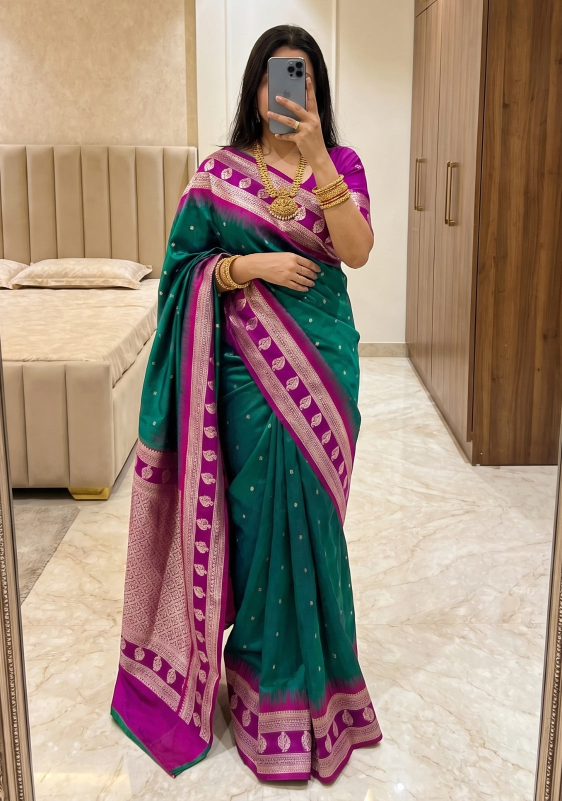 Nebula Rama Pure Zari Weaving Banarasi Silk Saree With Splendorous Blouse Piece
