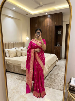 Embrocation Dark Pink Pure Banarasi Silk Saree With Exemplary Blouse Piece