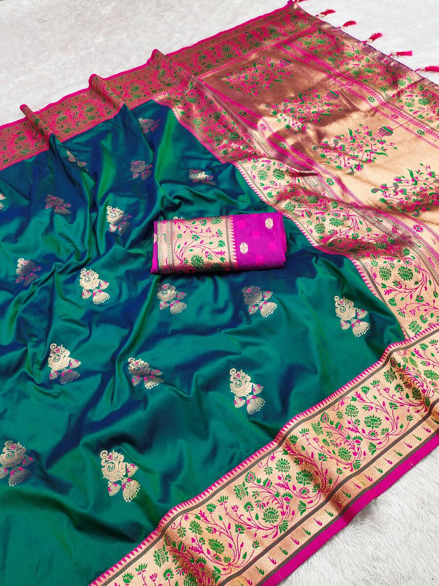 Surpassing Rama Paithani Silk Saree With Beguiling Blouse Piece