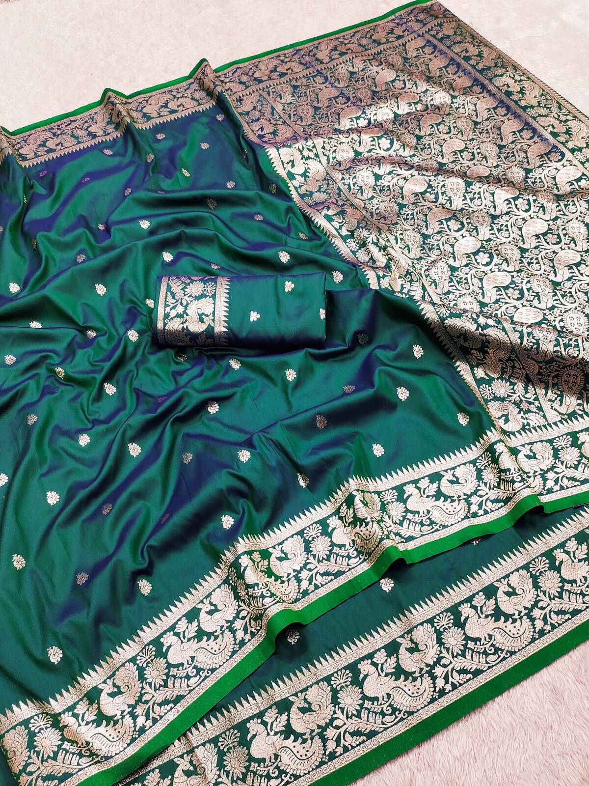 Fancifull Rama Pure Banarasi Silk Saree With Lustrous Blouse Piece