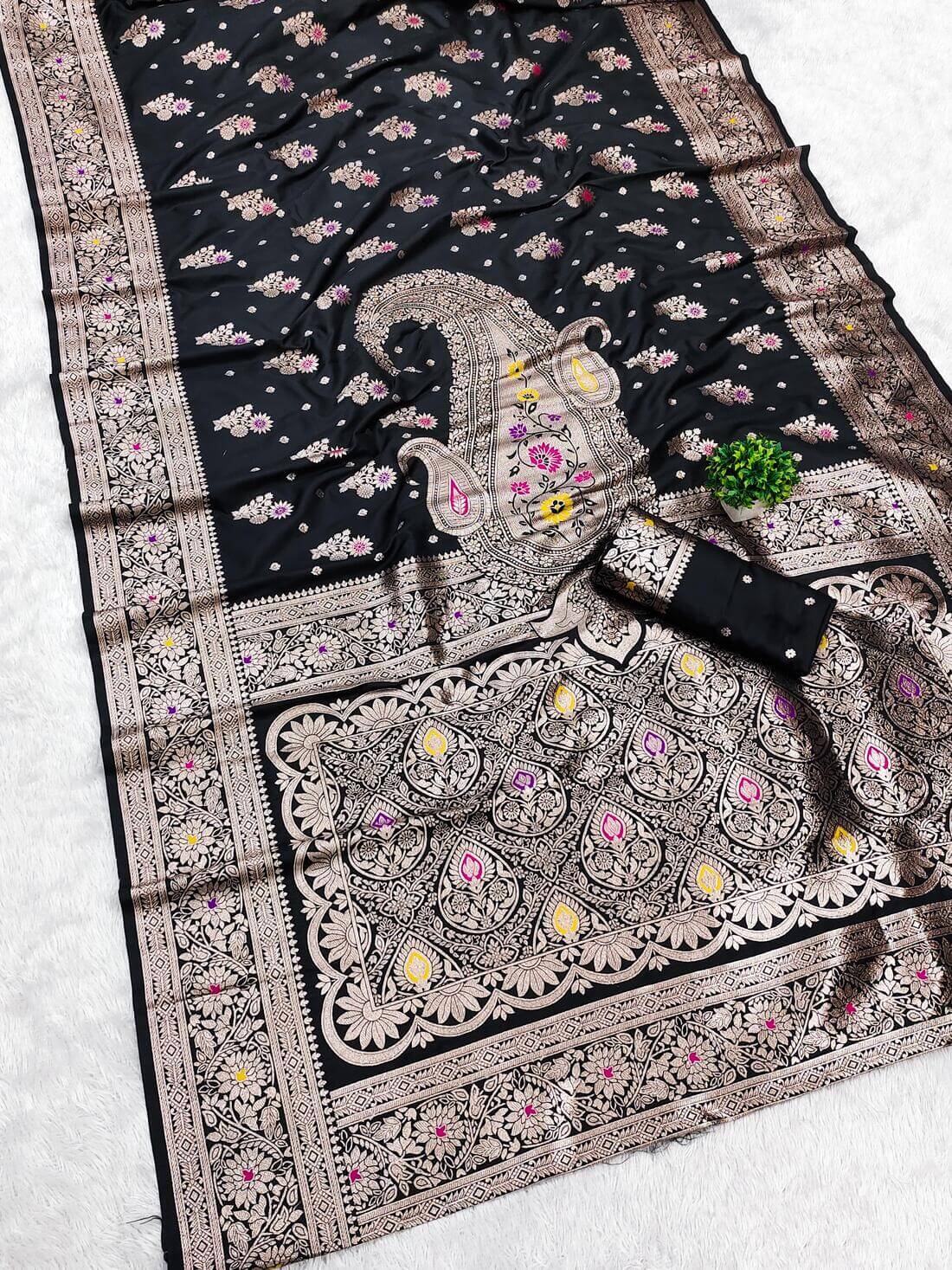 Exuberant Black Soft Banarasi Silk Saree With Incomparable Blouse Piece