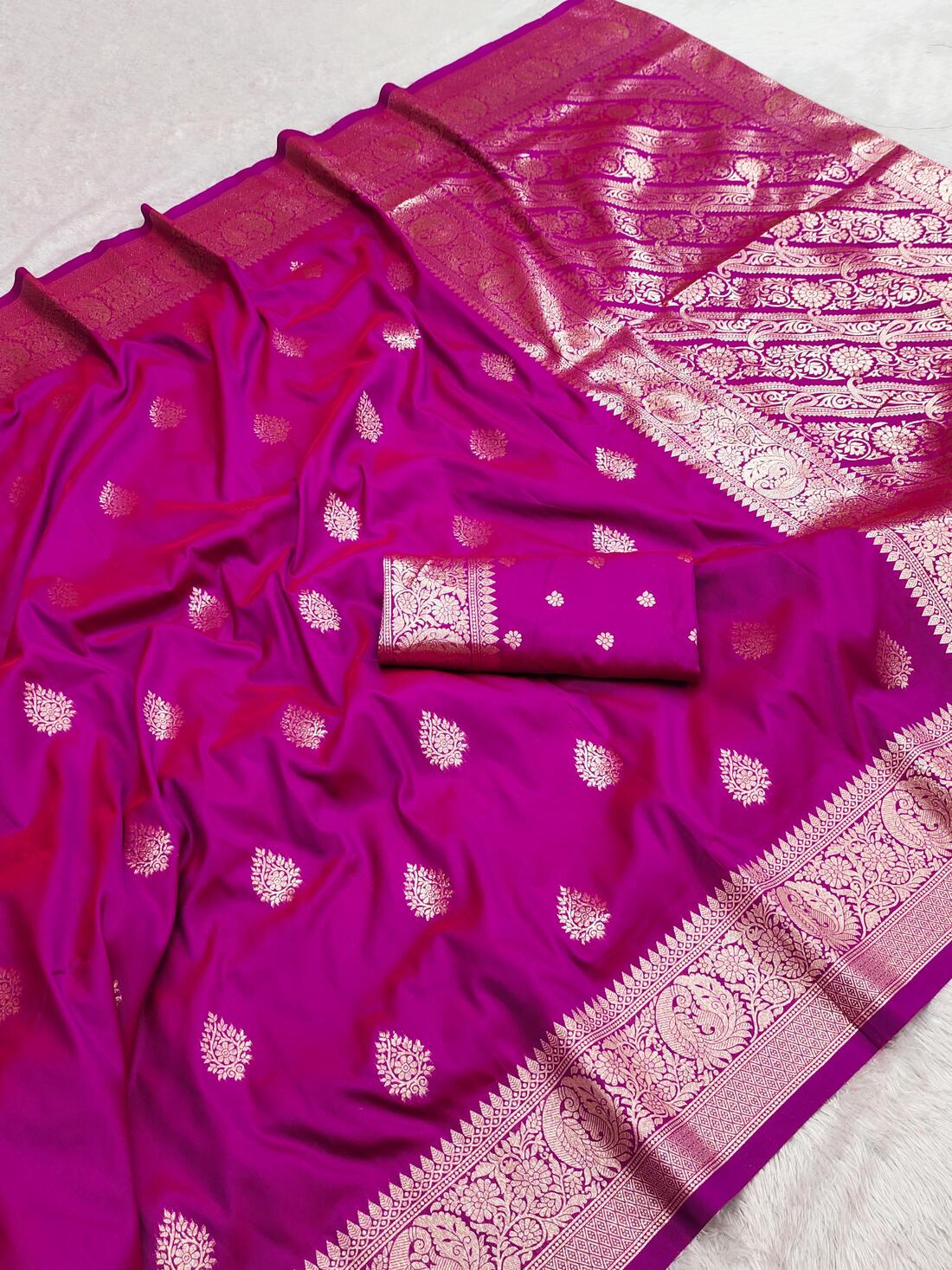 Beautiful Dark Pink Soft Banarasi Silk Saree With Snappy Blouse Piece