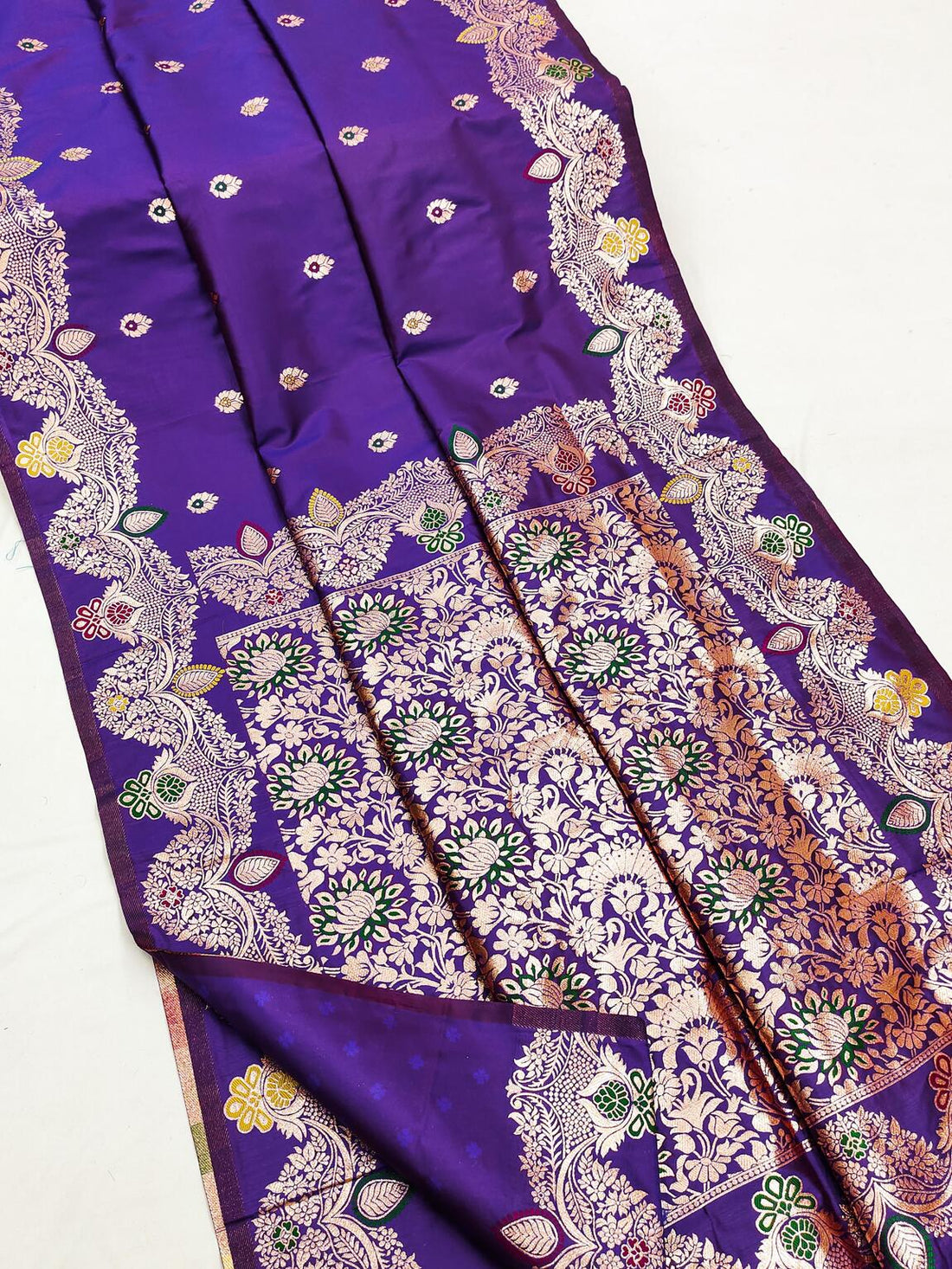 Ebullience Violet Soft Banarasi Silk Saree With Confounding Blouse Piece