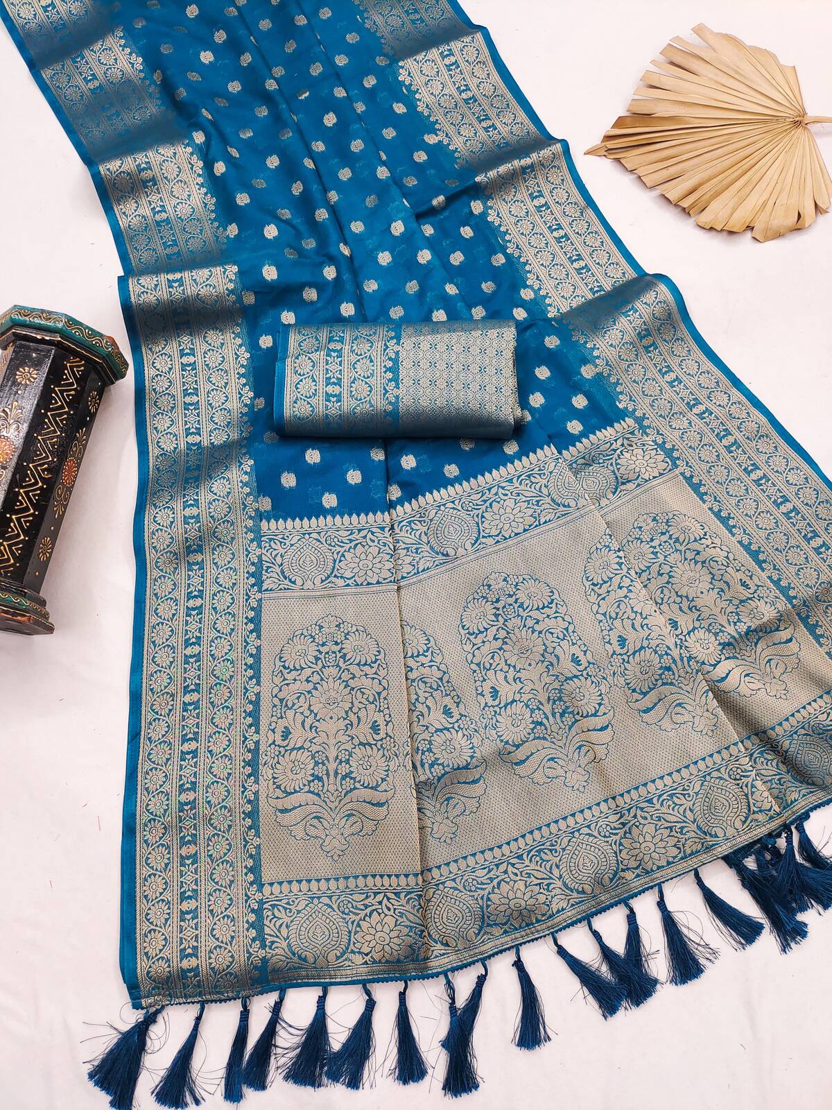Designer Firozi Pure Viscose Dola Silk Saree With Panoply Blouse Piece
