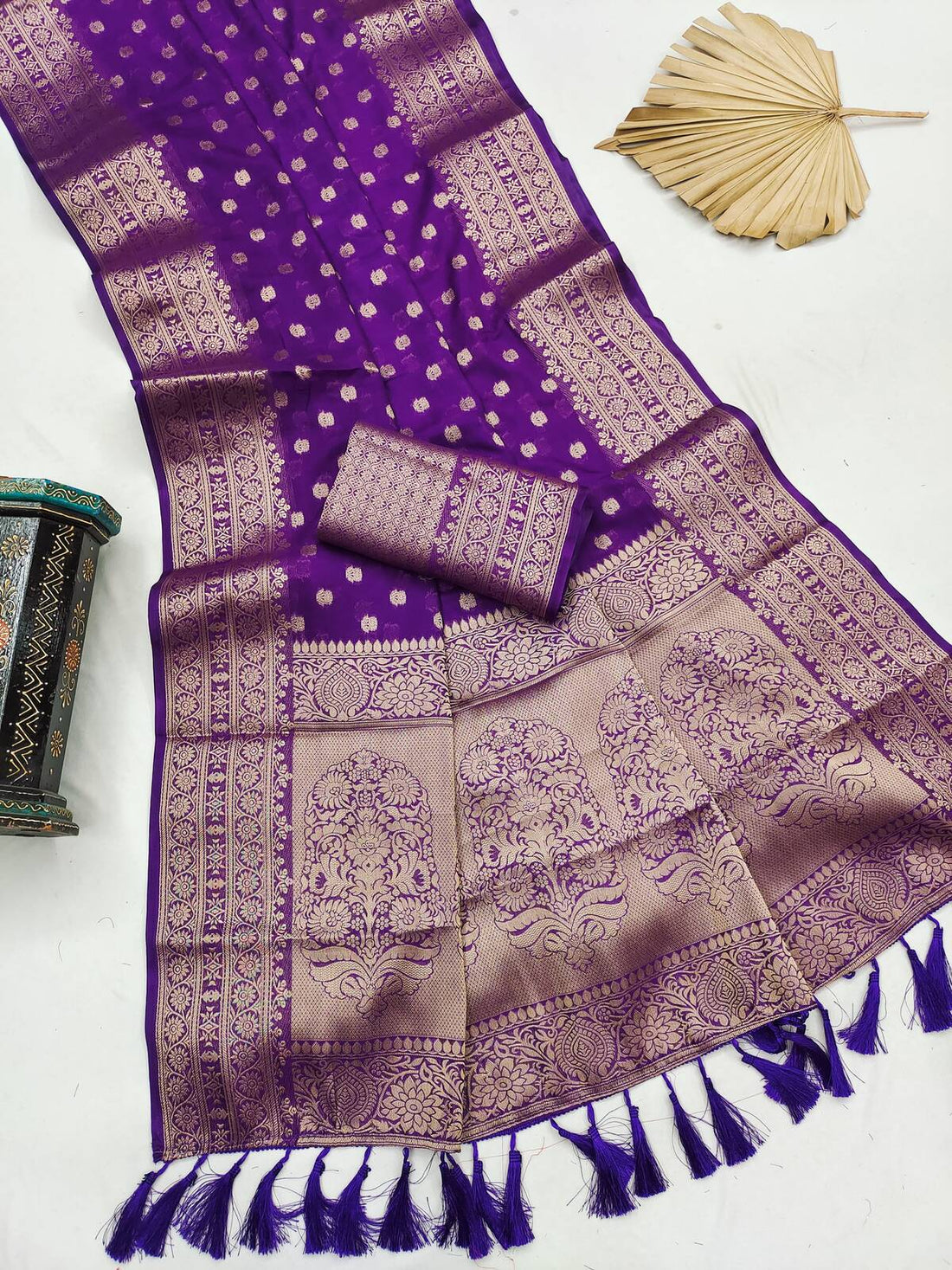 Sizzling Purple Pure Viscose Dola Silk Saree With Invaluable Blouse Piece