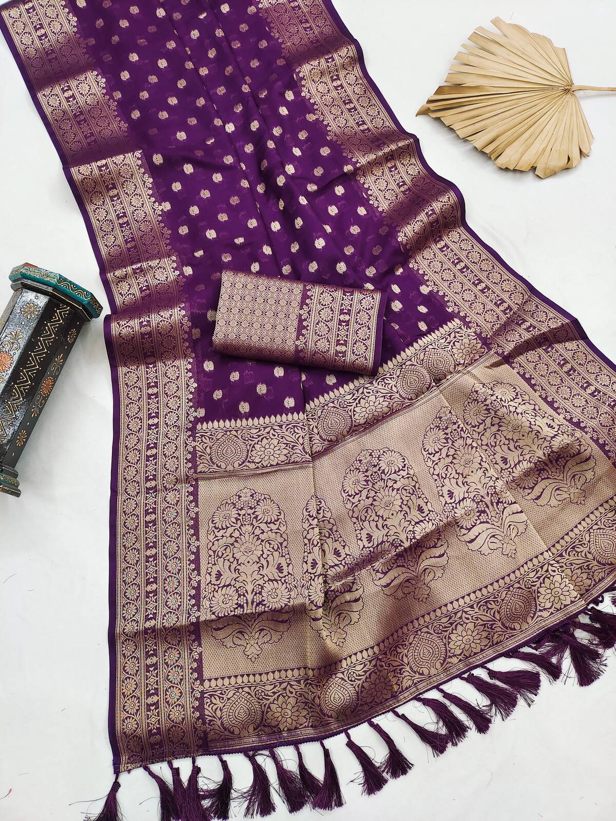Fugacious Wine Pure Viscose Dola Silk Saree With Exquisite Blouse Piece