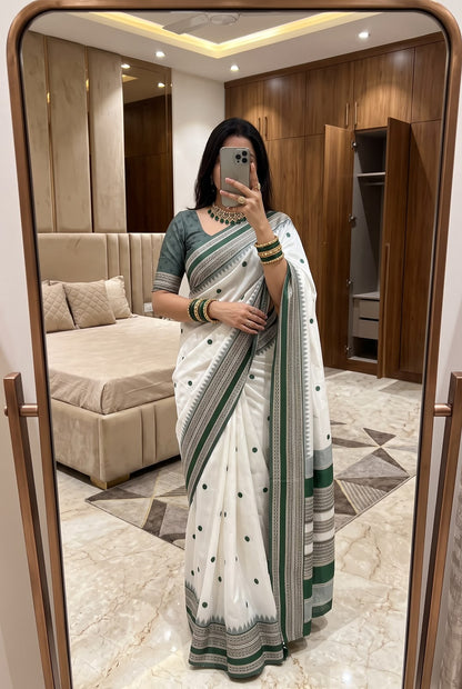 Ideal Off White Pure Banarasi Silk Saree With Delightful Blouse Piece