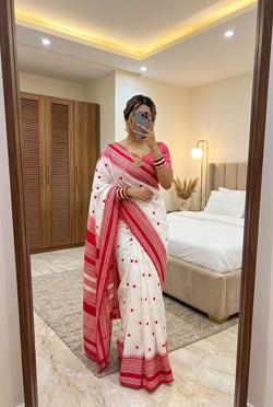 Glorious Off White Pure Banarasi Silk Saree With Felicitous Blouse Piece