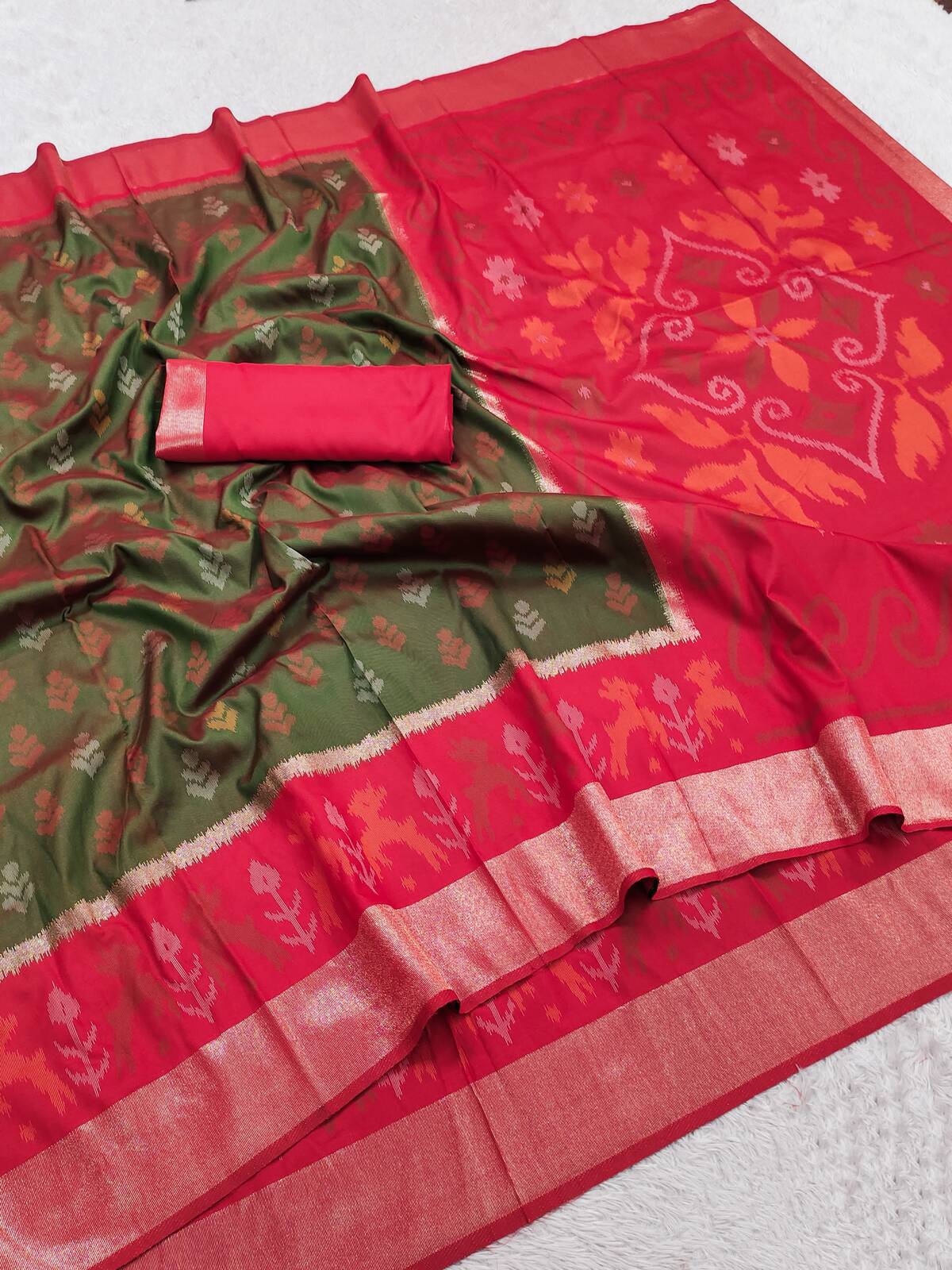 Resonant Green Pure Banarasi Silk Saree With Enamoring Blouse Piece