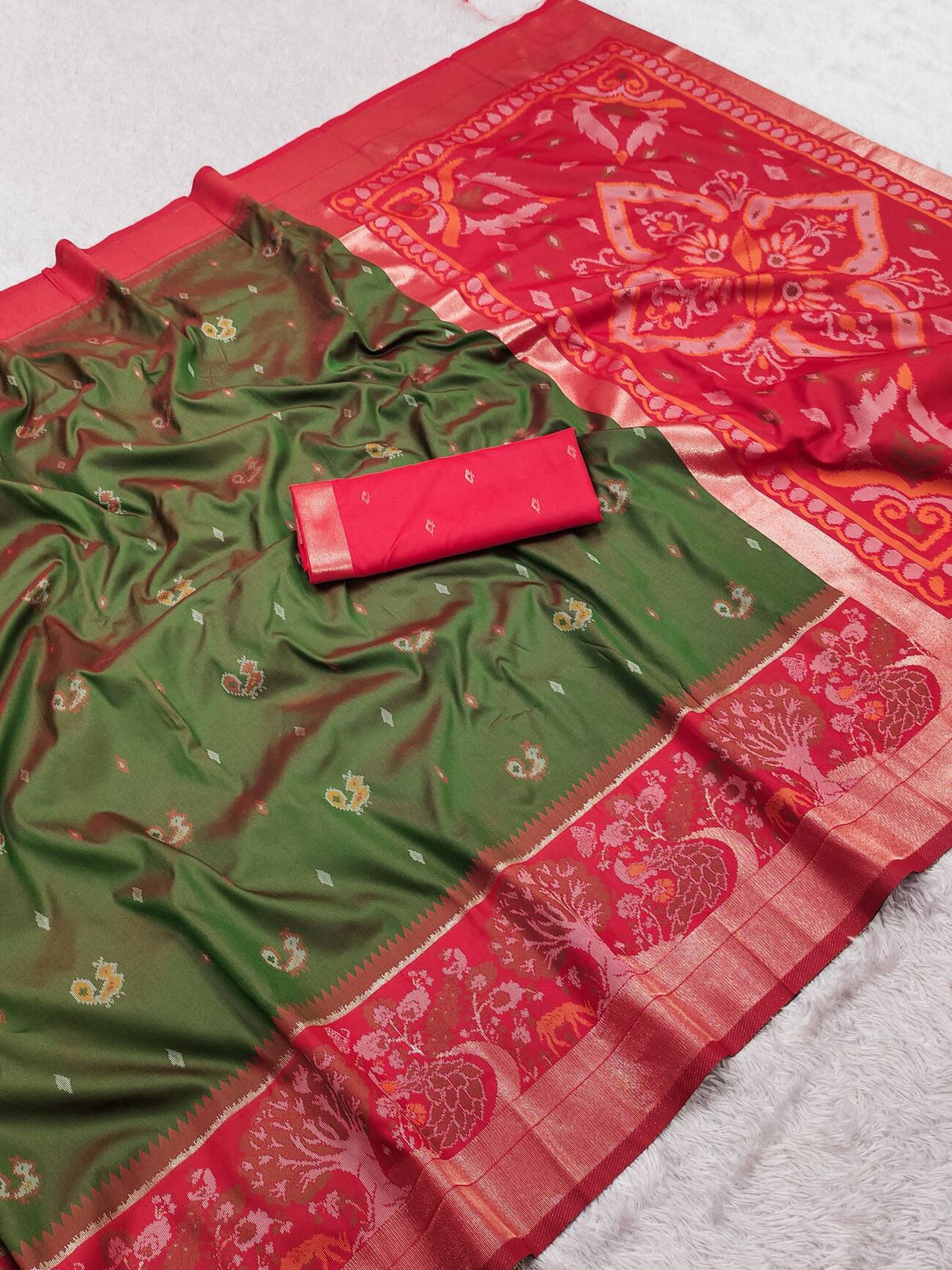 Fragrant Green Banarasi Pochampally Silk Saree With Devastating Blouse Piece