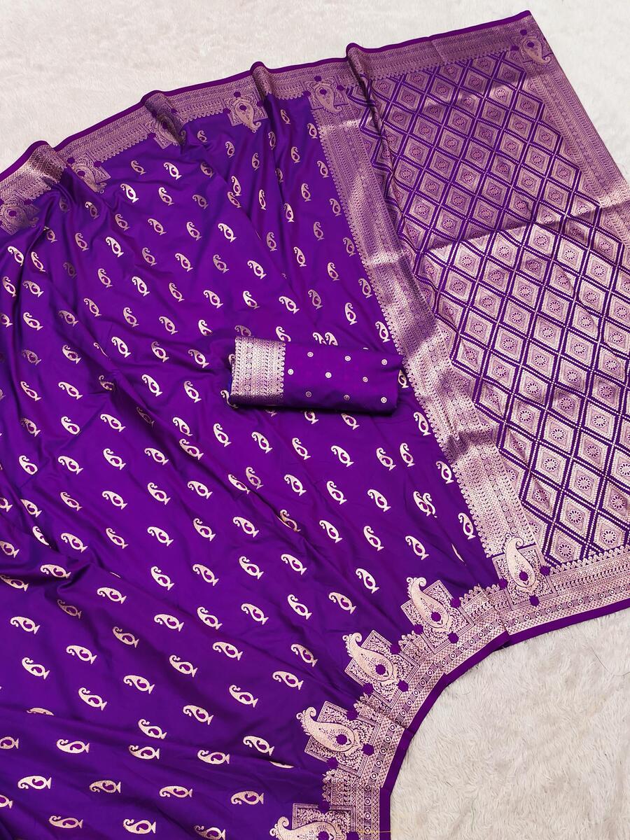 Exemplary Purple Soft Banarasi Silk Saree With Amiable Blouse Piece