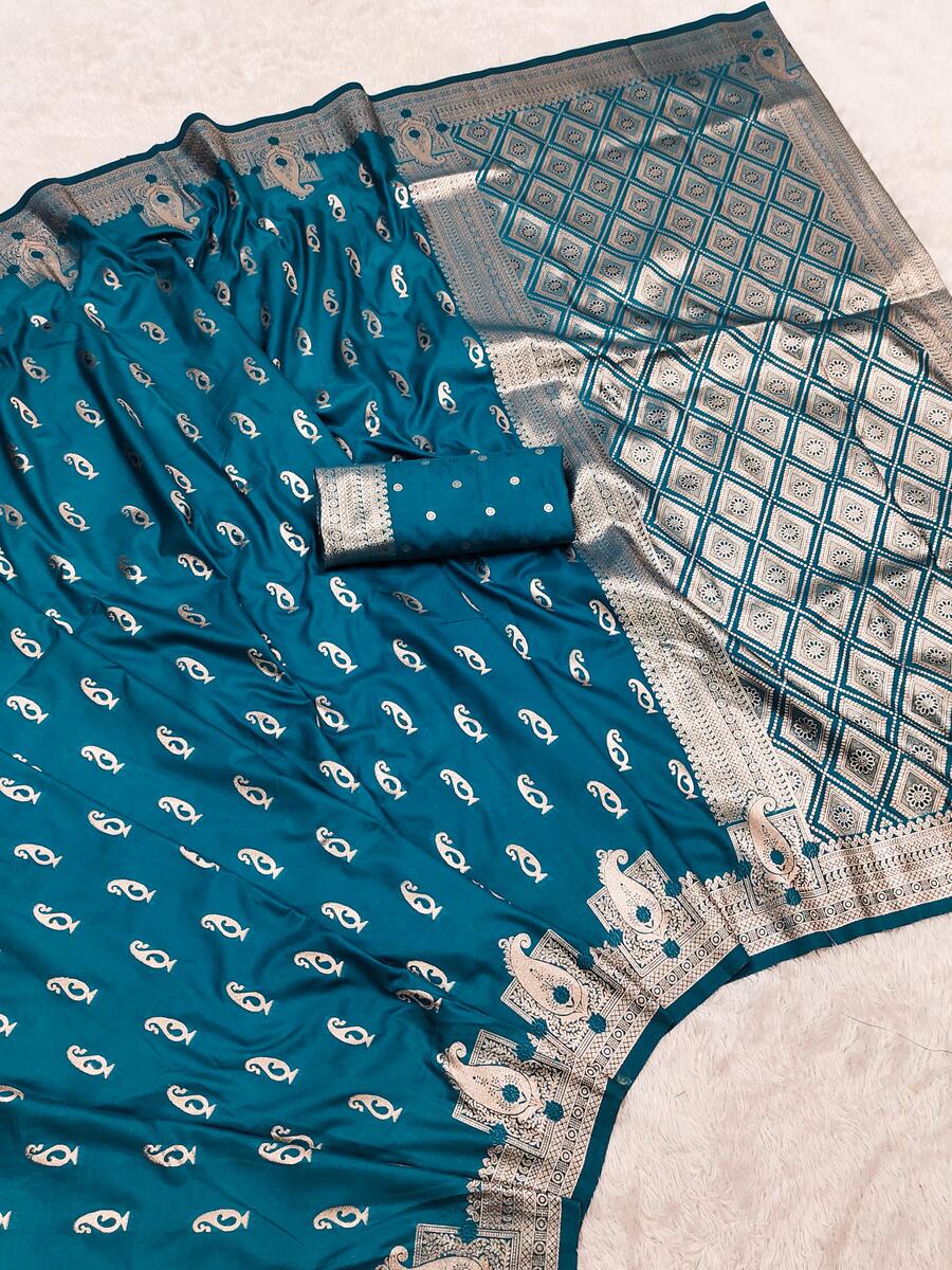 Gratifying Rama Soft Banarasi Silk Saree With Adoring Blouse Piece