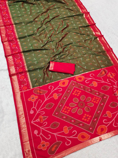 Sizzling Green Banarasi Pochampally Silk Saree With Innovative Blouse Piece