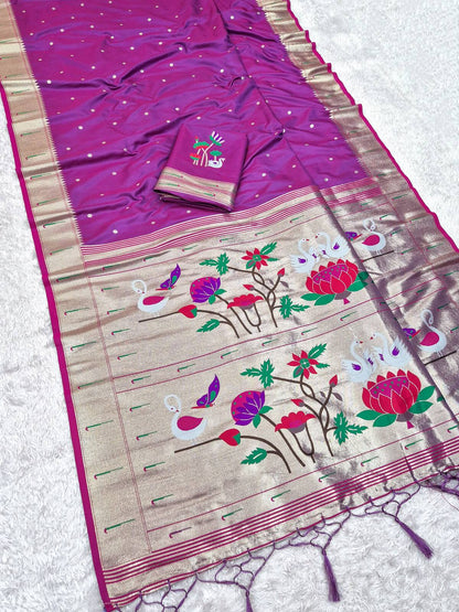 Majesty Magenta Paithani Silk Saree With Confounding Blouse Piece