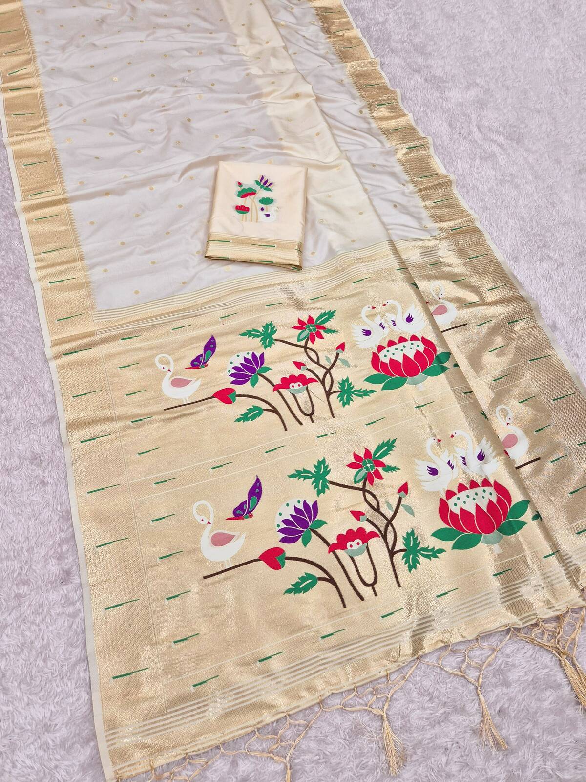 Smart Off White Paithani Silk Saree With Lissome Blouse Piece