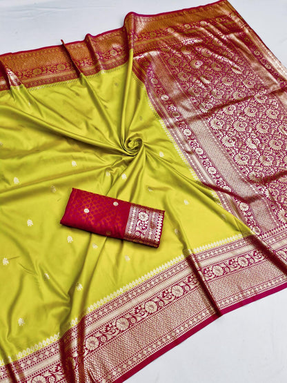 Captivating Parrot Pure Zari Weaving Banarasi Silk Saree With Bewitching Blouse Piece