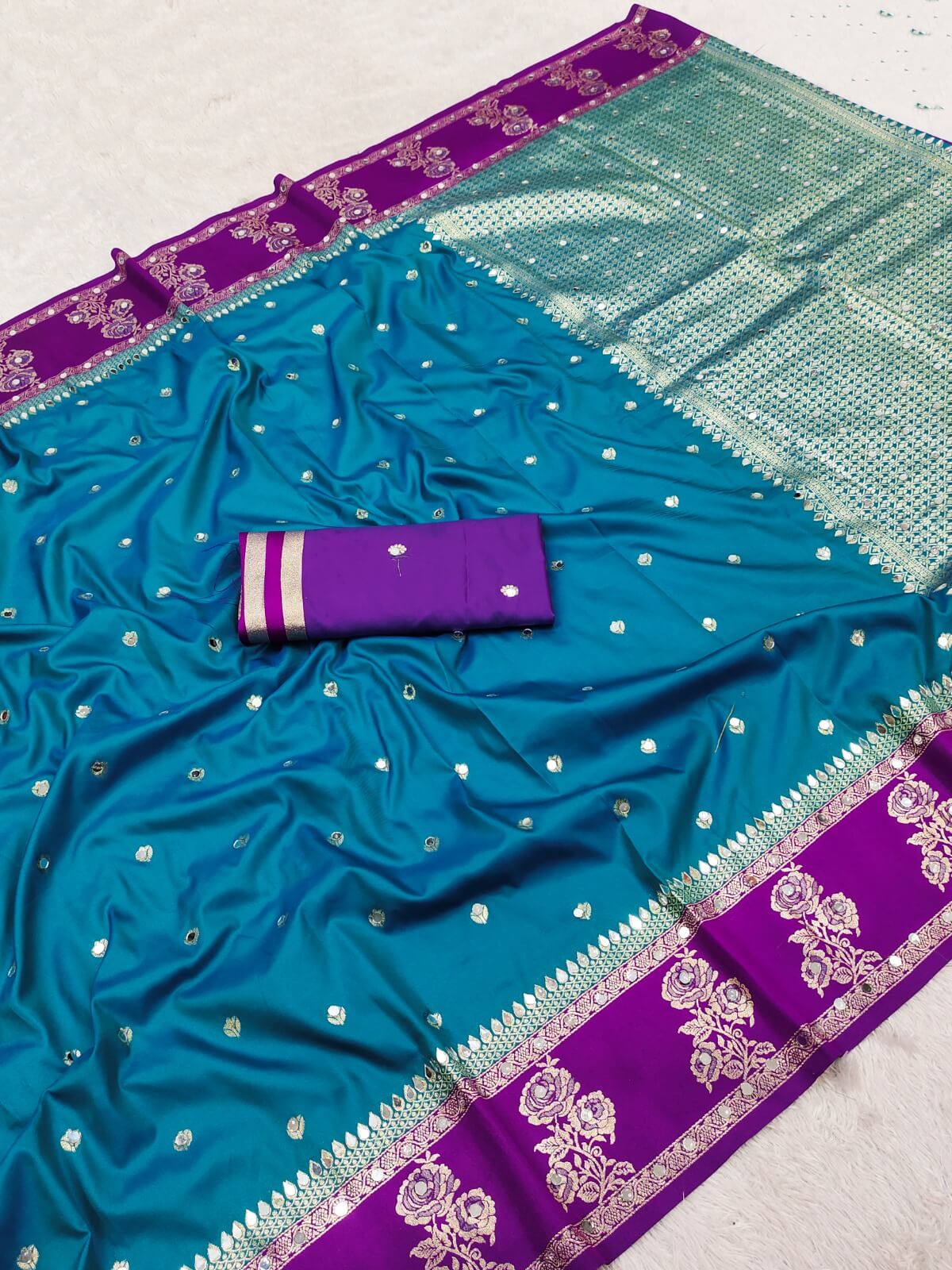 Splendiferous Firozi Pure Banarasi Silk Saree With Refreshing Blouse Piece