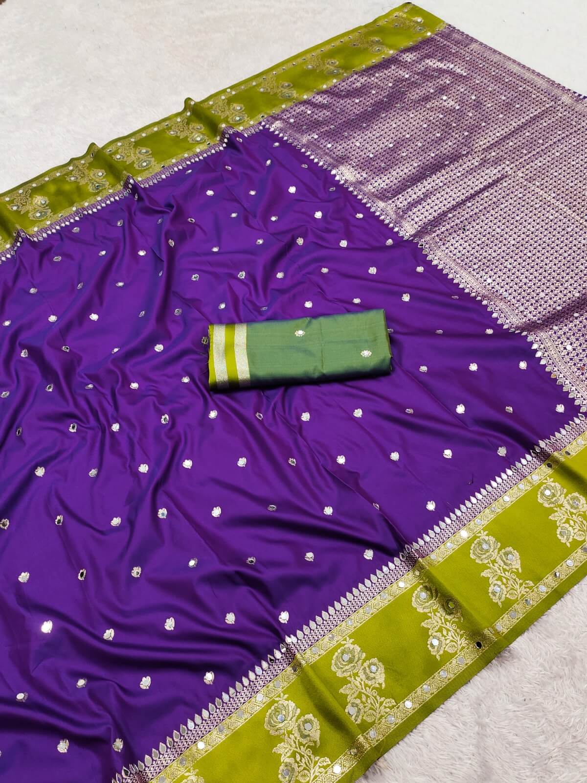 Groovy Purple Pure Banarasi Silk Saree With Quintessential Blouse Piece