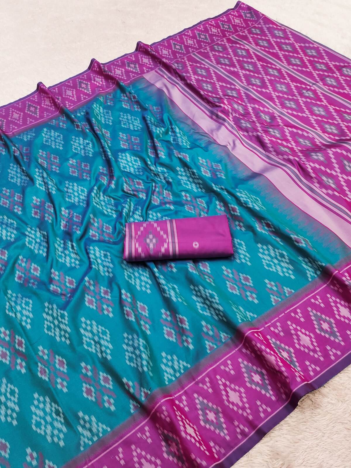Demure Firozi Soft Silk Saree With Jazzy Blouse Piece