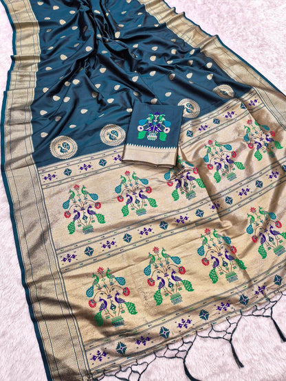 Engaging Rama Paithani Silk Saree With Conflate Blouse Piece