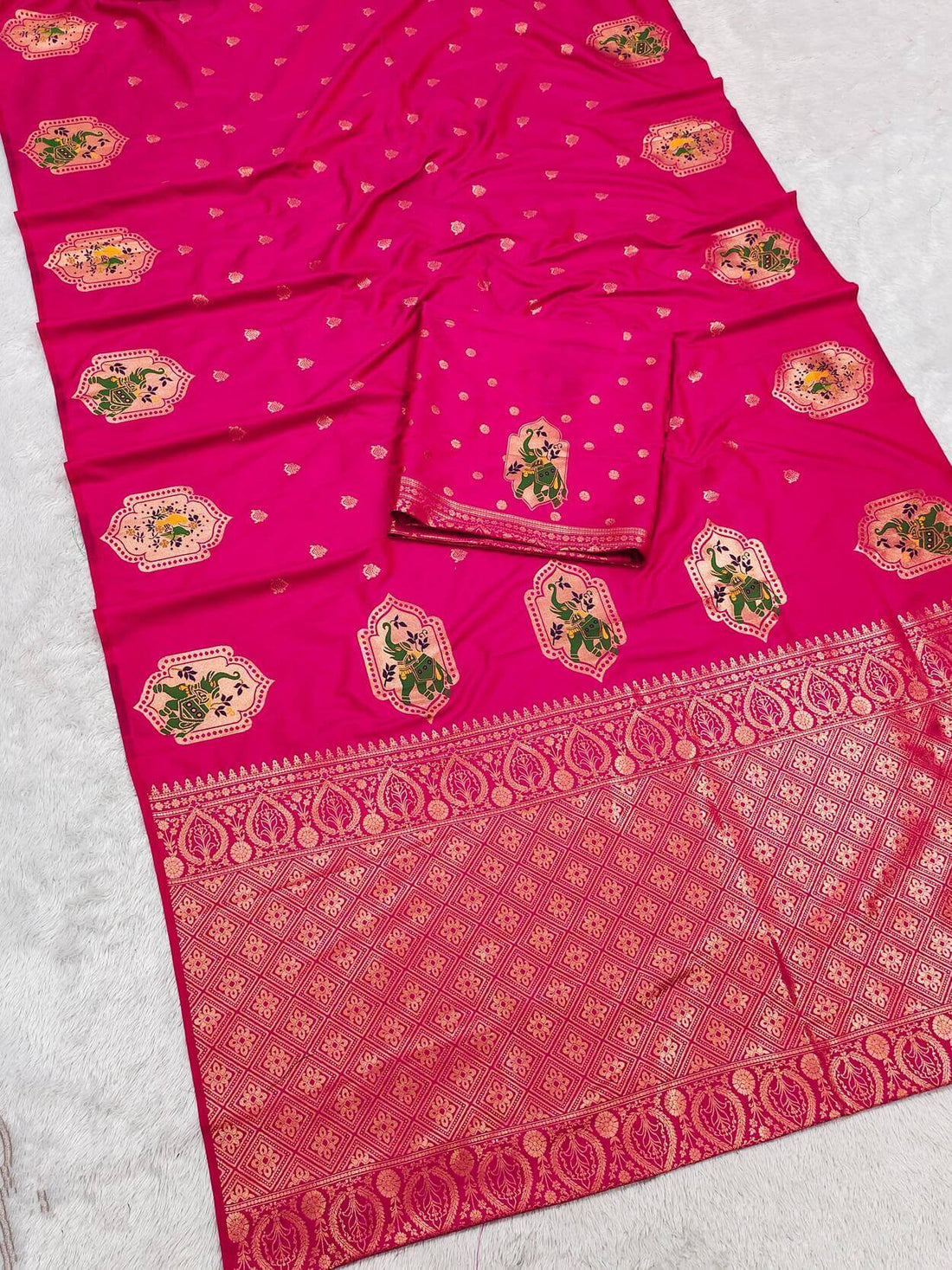 Mellifluous Dark Pink Pure Zari Weaving Banarasi Silk Saree With Magnificat Blouse Piece
