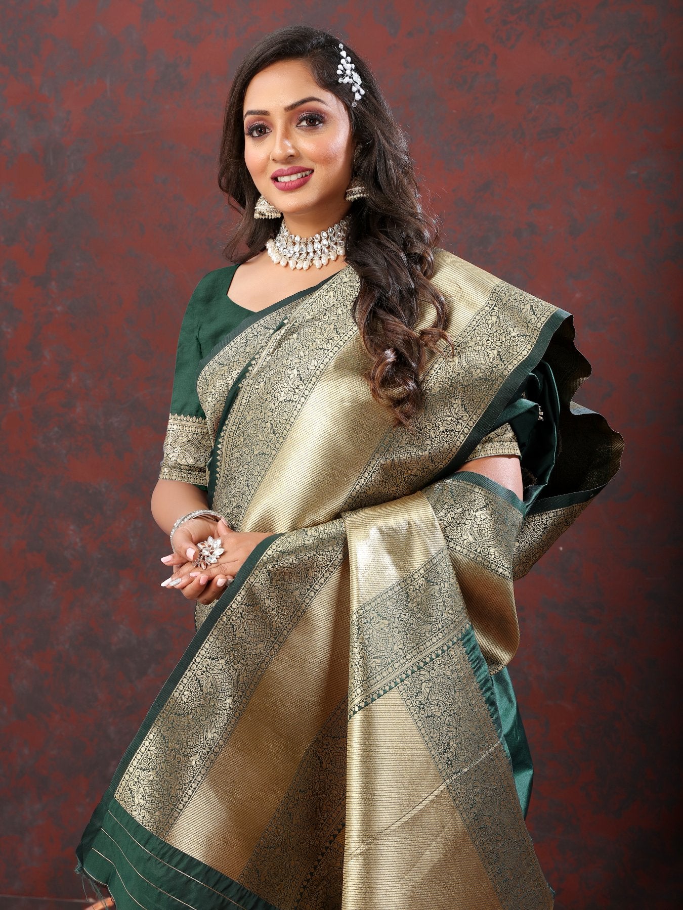 Engaging Dark Green Soft Banarasi Silk Saree With Opulent Blouse Piece