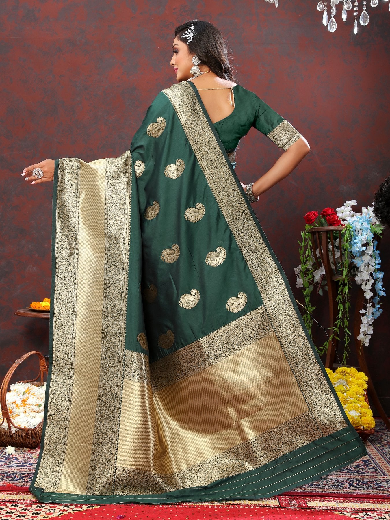 Engaging Dark Green Soft Banarasi Silk Saree With Opulent Blouse Piece