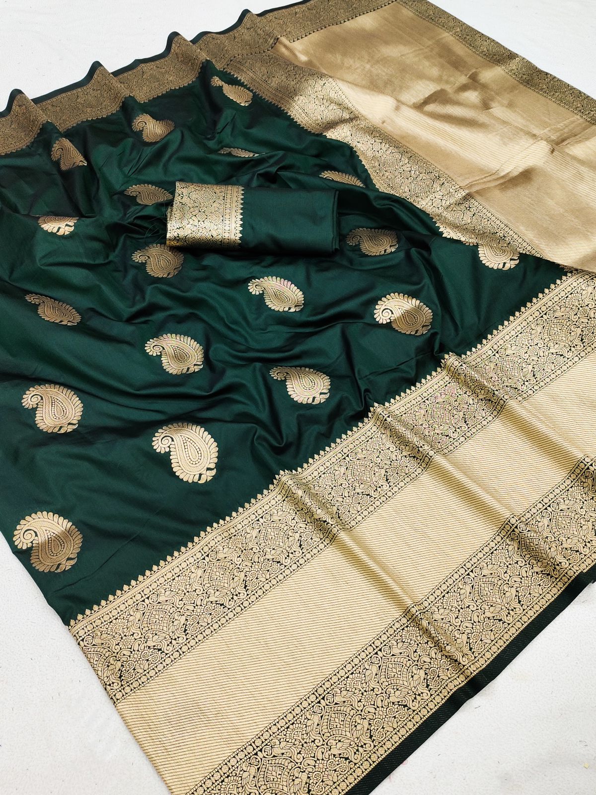 Engaging Dark Green Soft Banarasi Silk Saree With Opulent Blouse Piece