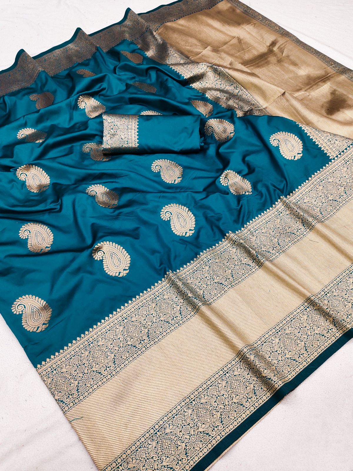 Felicitous Rama Soft Banarasi Silk Saree With Ephemeral Blouse Piece