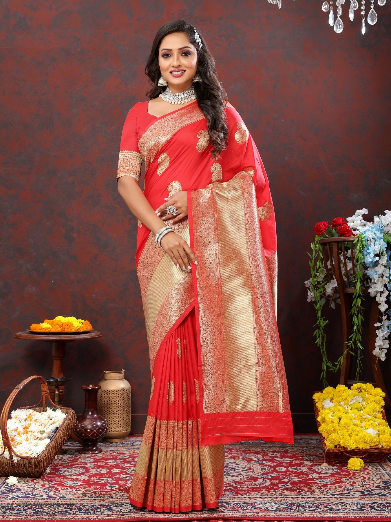 Artistic Red Soft Banarasi Silk Saree With Dulcet Blouse Piece