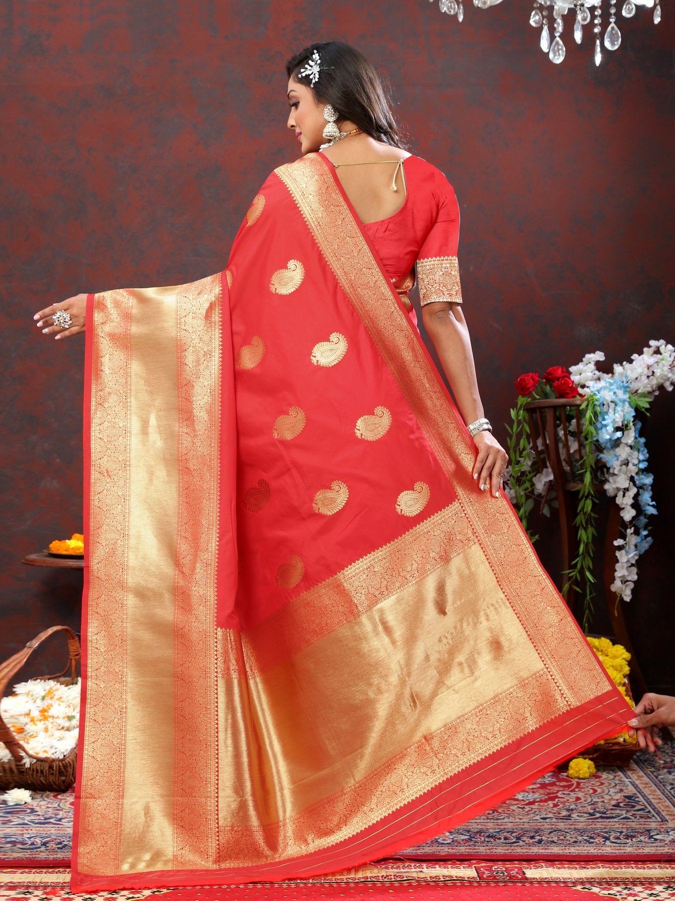 Artistic Red Soft Banarasi Silk Saree With Dulcet Blouse Piece