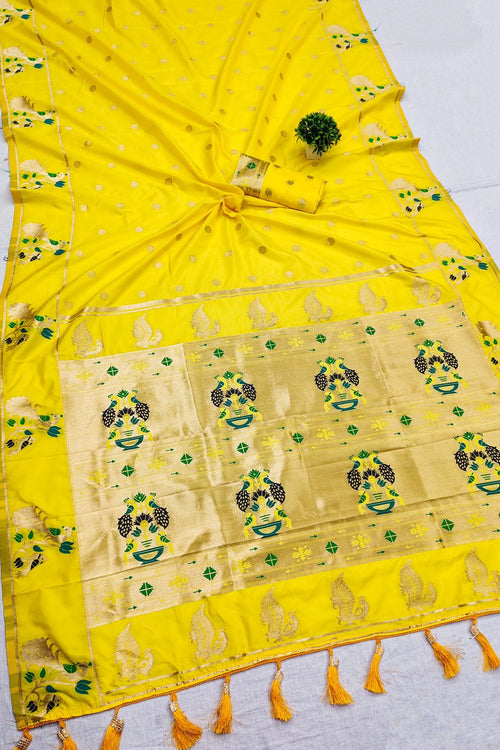 Load image into Gallery viewer, Sumptuous Lemon Paithani Silk Saree With Glamorous Blouse Piece
