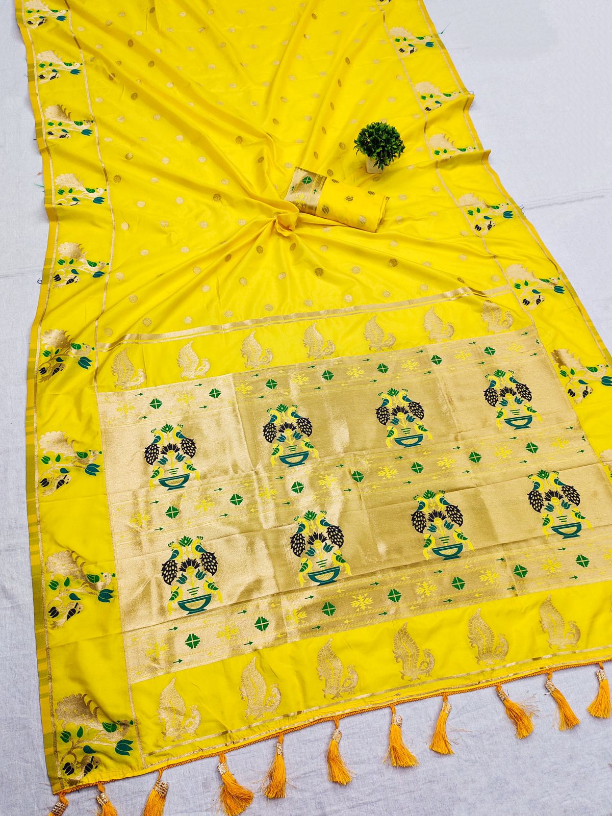 Sumptuous Lemon Paithani Silk Saree With Glamorous Blouse Piece