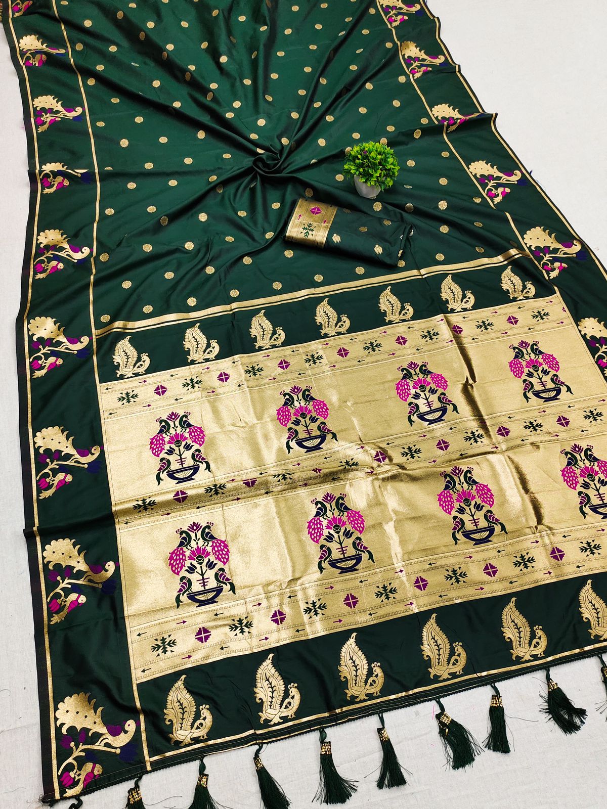 Luxuriant Rama Paithani Silk Saree With Opulent Blouse Piece