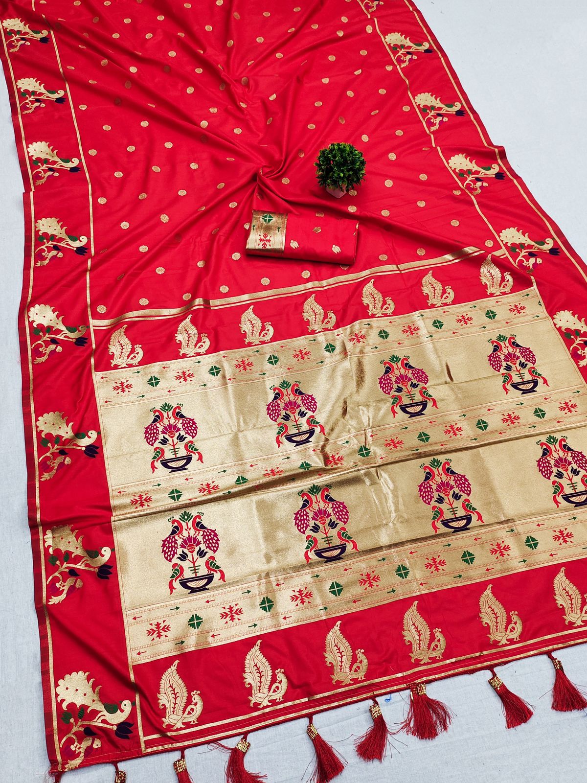 Engaging Red Paithani Silk Saree With Enamoring Blouse Piece