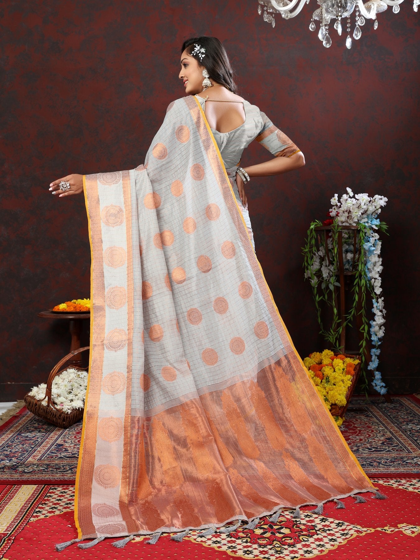 Splendiferous Grey Cotton Silk Saree With Proficient Blouse Piece